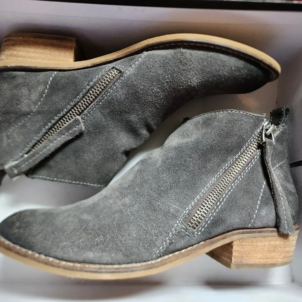 Used Gray Dolce Vita Sibil Size 7.5 Suede Ankle Boots‎